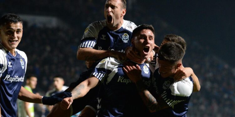 El Lobo triunfó en el Bosque y se encuentra puntero