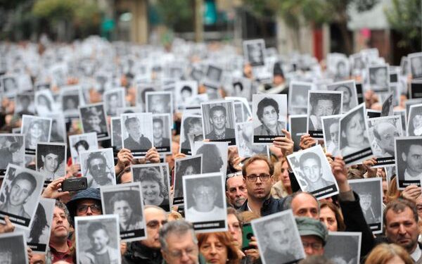 El acto frente a la AMIA vuelve a la presencialidad