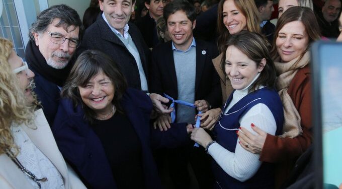 Kicillof y Garro estuvieron juntos en el acto por la inauguración de un jardín en Lisandro Olmos