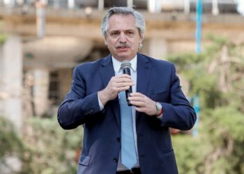 Fernández: Argentina está dispuesta a controlar “paulatinamente” el déficit fiscal