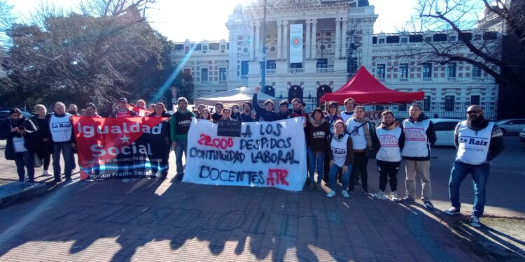 Docentes +ATR se manifestarán frente a la Gobernación