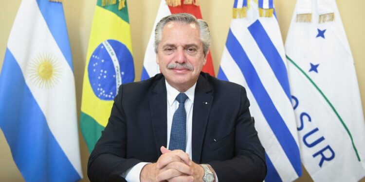 Fernández viajó a la LX cumbre de mandatarios del Mercosur