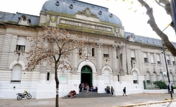 Estudiantes del Normal 1 reclamaron a Garro por el presupuesto educativo