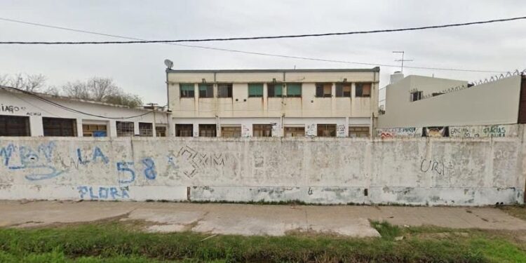 Robaron 10 notebooks en una escuela de Hernández