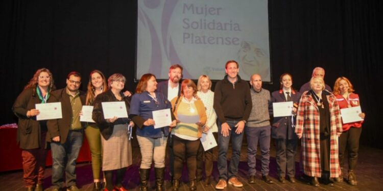 Distinguieron a más de 120 mujeres por sus trabajos solidarios