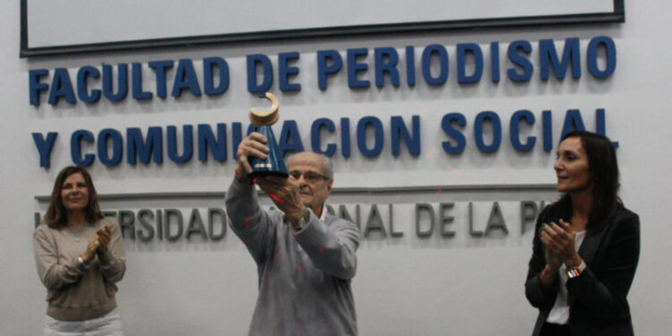 El filósofo Rubén Dri recibió el premio Rodolfo Walsh