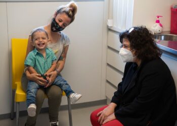 Vizzotti encabezó el inicio de la campaña de vacunación pediátrica