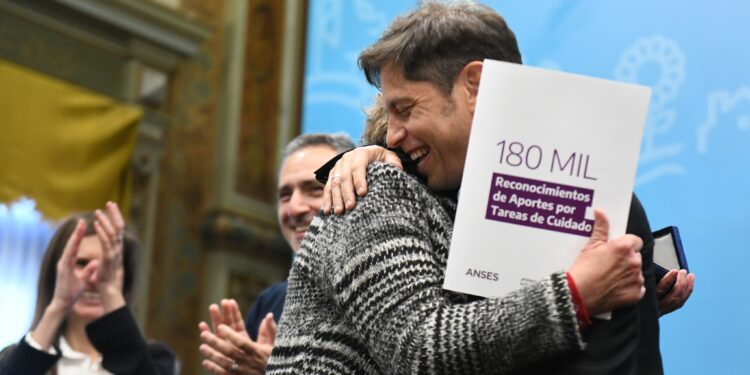 Kicillof entregó la jubilación 180 mil por Tareas de Cuidado