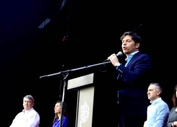 Kicillof anunció que extenderán el boleto estudiantil a las universidades de la Provincia