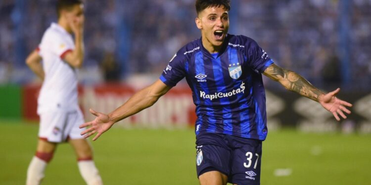 Estudiantes perdió por 3 a 1 con Atlético en Tucumán y sufrió un duro revés