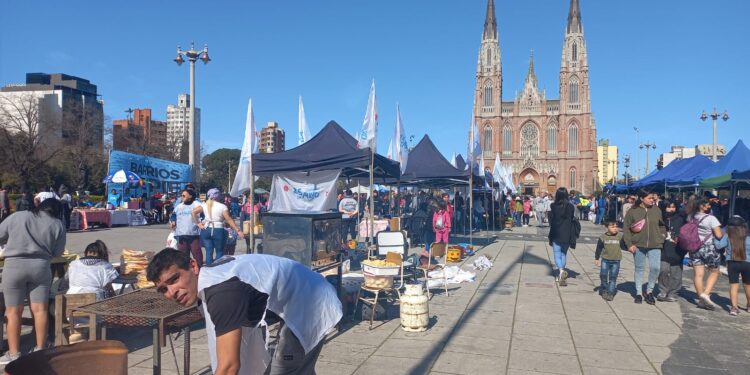 Feriazo en Plaza Moreno: “Es una muestra de nuestro trabajo”, explicaron desde la UTEP