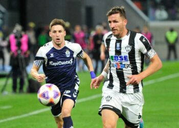 El Lobo perdió con un gol sobre la hora y quedó a dos puntos de Atlético Tucumán