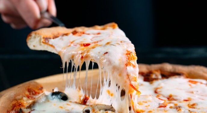 Llega “La noche de la pizza y la empanada” a La Plata con mas de 30 comercios adheridos