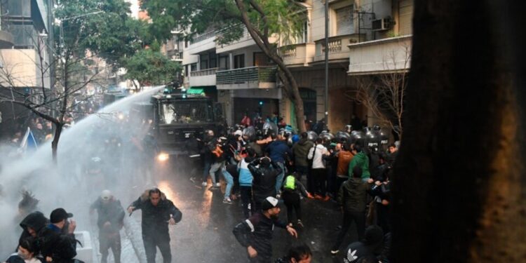 Vigilia frente a la casa de CFK ¿Cómo fue el acuerdo de Seguridad que firmaron Nación y CABA?