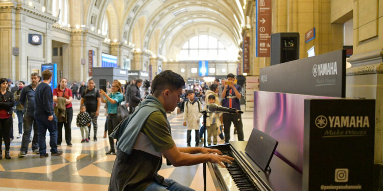 Trenes Argentinos sumaron un “piano street”