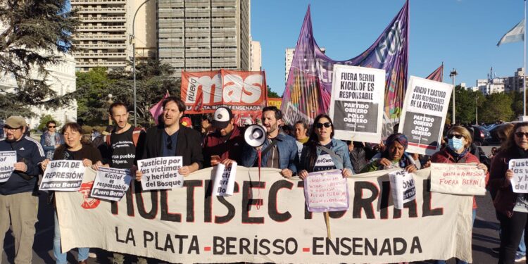 El Frente de Izquierda se manifestó por la represión que sufrió el pueblo Tripero