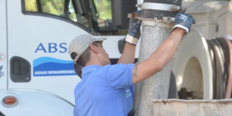 Advirtieron faltante de agua por la ola de calor en La Plata
