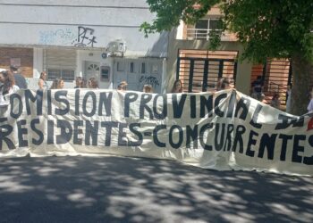 Medicos Residentes se manifestaron por “recomposición salarial y reconocimiento de sus trabajos”