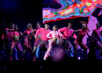 Tini Stoessel recibió la “Llave Dardo Rocha”