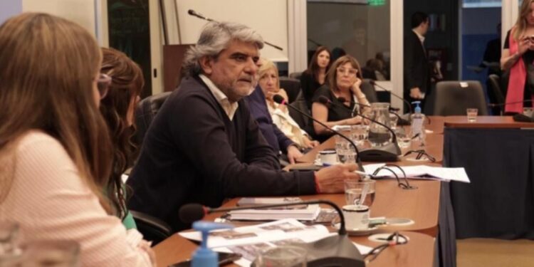 El ministro de Trabajo bonaerense aseguró estar “a favor de reducir la jornada laboral”