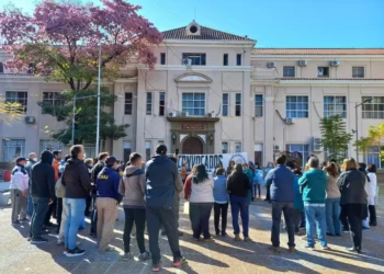Trabajadores del Hospital de Niños de La Plata realizarán un nuevo abrazo simbólico a la institución