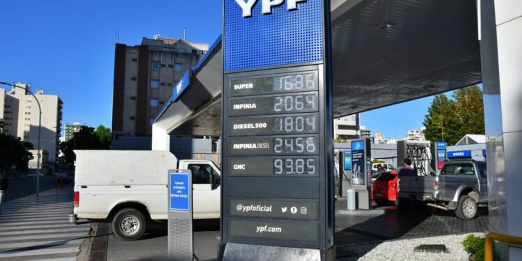 Precios Justos en combustibles: “El precio de la nafta debería bajar”