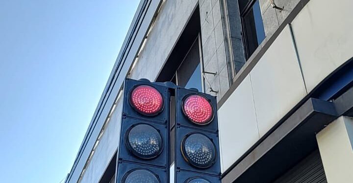 La Municipalidad de La Plata mandó a quitar los soportes de los semáforos