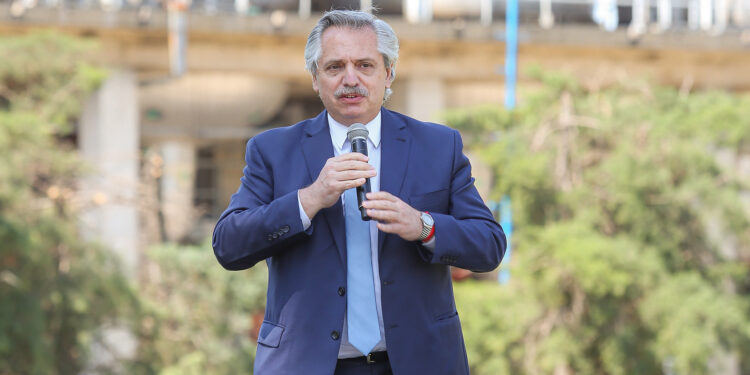 Alberto festejará sus tres años de gestión y será el único orador