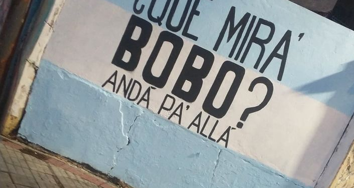 “¿Qué mirá bobo?” Ya es mural en la ciudad de las diagonales