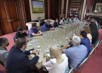 Estatales y docentes discutirán salarios con el Gobierno Provincial