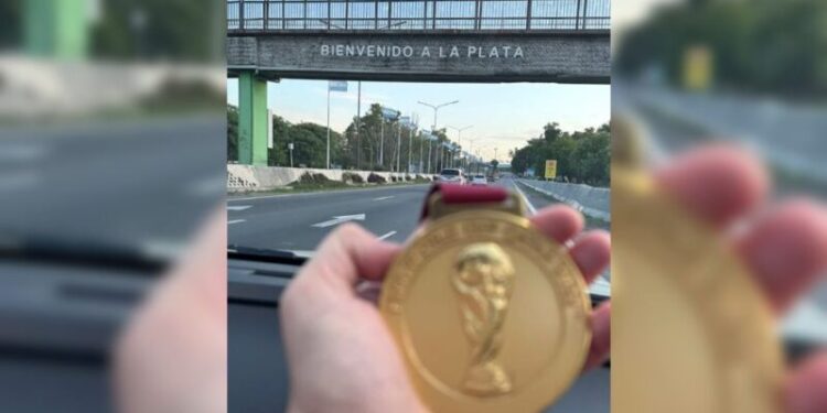 La medalla del capeonato del mundo ya está en La Plata