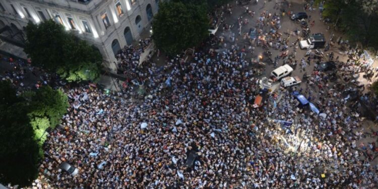 La alegría sesgada por la represión policial en 7 y 50