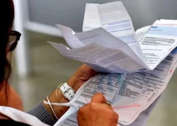 El Gobierno postergó por un año la creación de los nuevos cuadros tarifarios en servicios de luz y gas