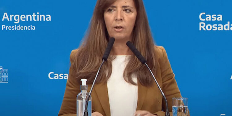 Según Cerruti, el Presidente “analiza la convocatoria a una mesa nacional del Frente de Todos”