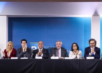 El FdT llamó a “impedir la proscripción” de CFK y valorizó las PASO