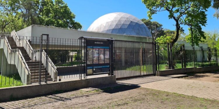 Astrónomos platenses registraron la primera imagen del “cometa verde” en cielo argentino