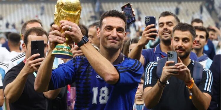 Scaloni fue nominado a mejor técnico del año