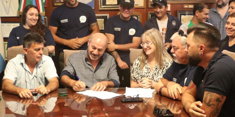 Anunciaron un aumento salarial del 50% para trabajadores municipales de Ensenada