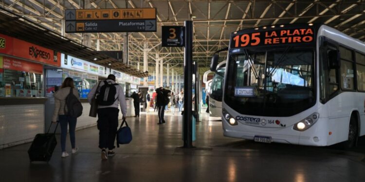 La Costera no sale de la terminal de La Plata hacia Capital ¿Qué paso