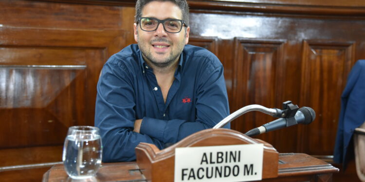 Facundo Albini sobre los taxis: “No queremos ser cómplices del deterioro del sistema”