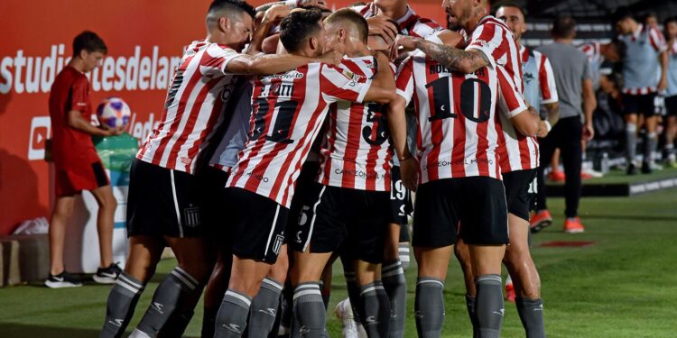 Con el debut de Dominguez el pincha venció por 2-1 a Huracán