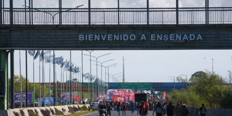 Corte en la Autopista La Plata-Buenos Aires contra las políticas económicas del Gobierno Nacional