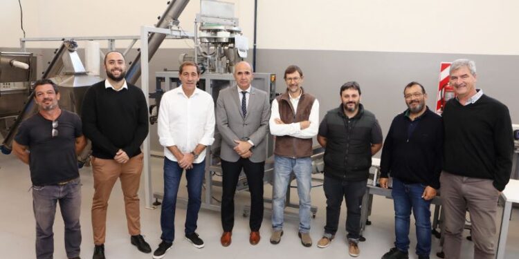 Garro llevó la campaña a la UNLP: participó de una recorrida por el Polo Productivo Social