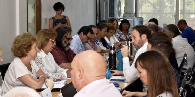 Paritarias: Docentes acordaron un incremento acumulado del 40,5%