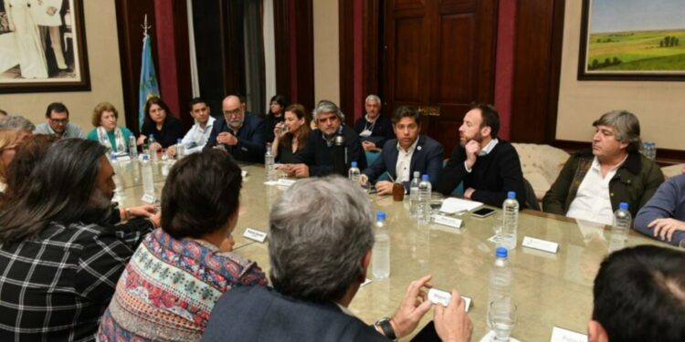 Paritarias: la Provincia recibirá a estatales y docentes