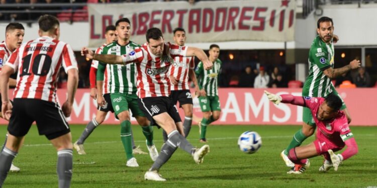 Sudamericana: con un 4-0 Estudiantes quedó segundo en su grupo