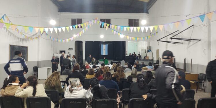Vecinos del barrio El Centinela tuvieron una reunión con representantes del Ministerio de Seguridad