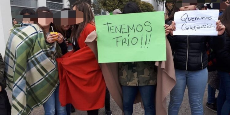 Realizaron un “frazadazo” en la Escuela N°11 de Tolosa