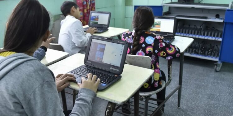 La Plata: Presentaron un proyecto para que haya WiFi gratis en las escuelas