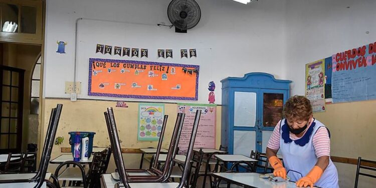 Durante el Día del Trabajador Estatal habrá paro de auxiliares de educación